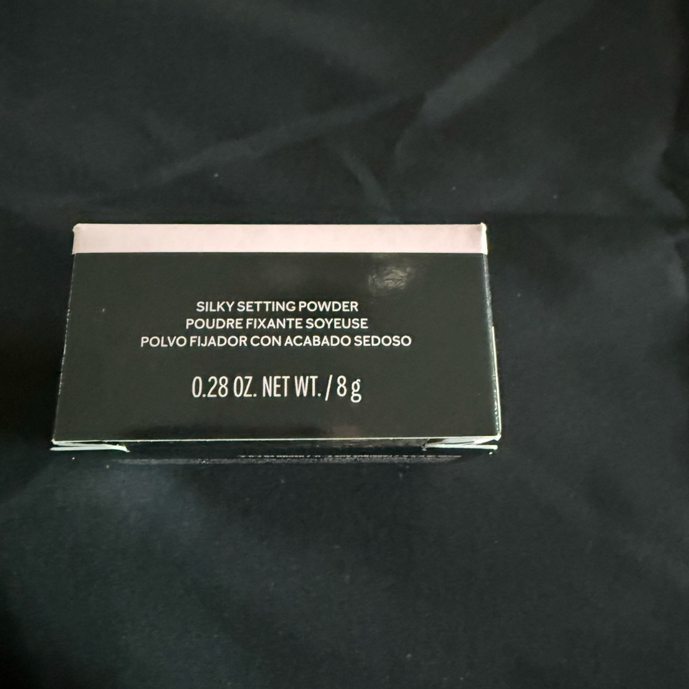 Mary Kay Silky Setting Powder Light Medium Beige New in Box - Picture 5 of 5